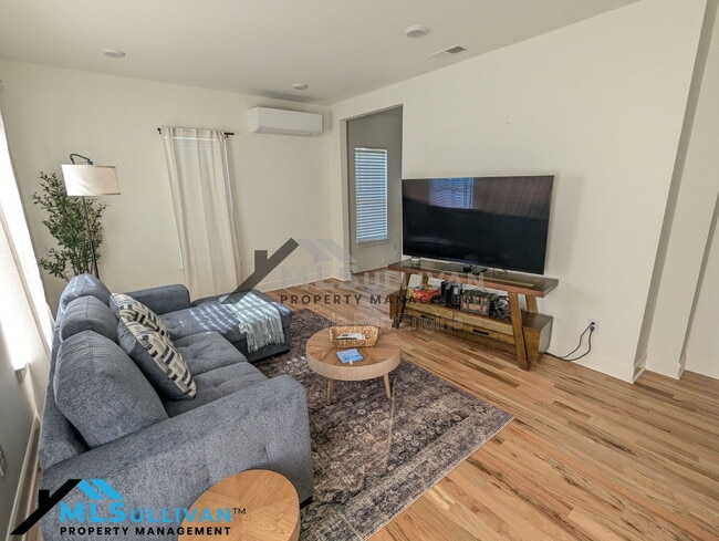 Building Photo - 1039 W Murray Ave