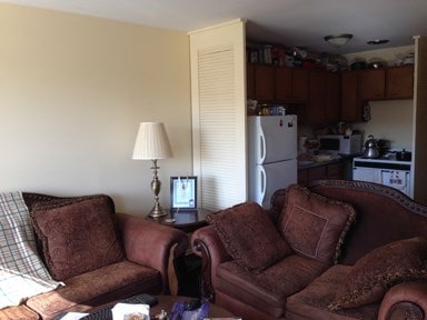 Den - 7900-7920 N Caldwell Ave