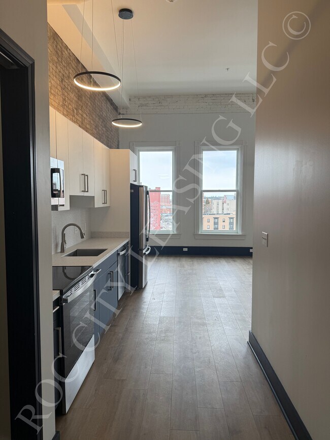 Building Photo - 151 St Paul St