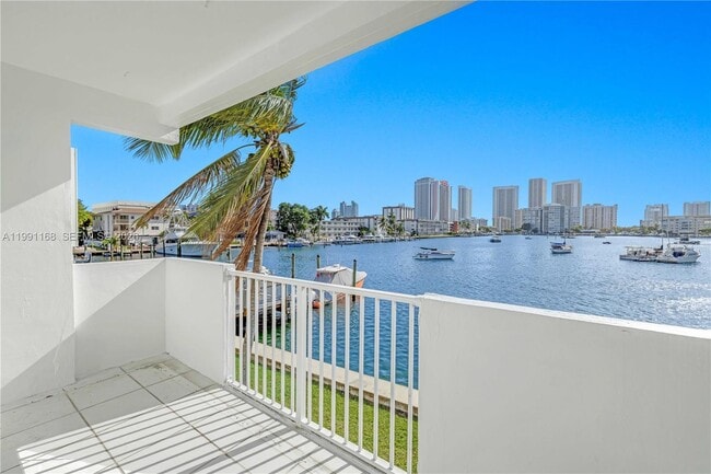 Foto del edificio - 462 Golden Isles Dr