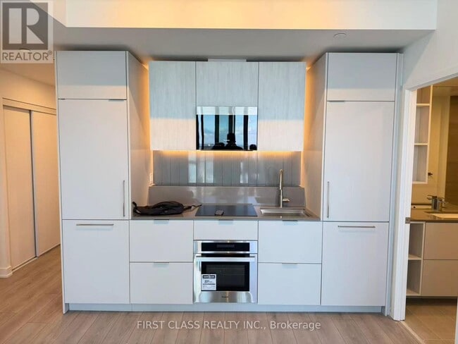 Building Photo - 1 Fairview Rd E