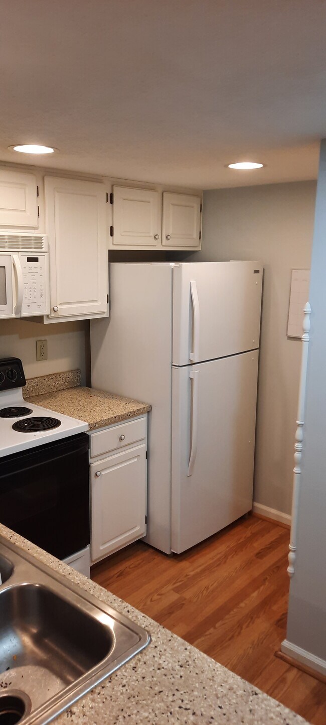 Kitchen - 6339 Riverview Loop