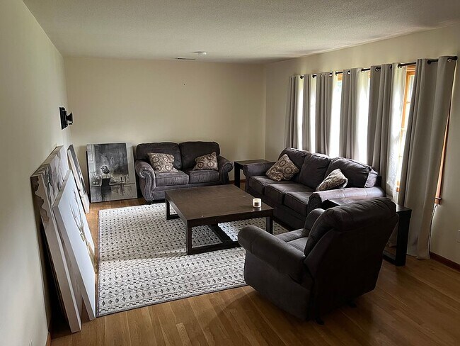 Foto del edificio - 3901 Timberlake Rd