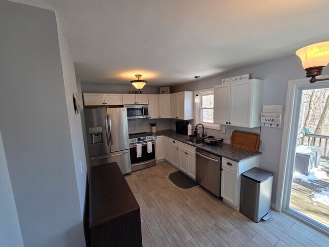 Building Photo - 16 Evergreen Dr