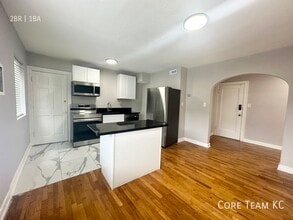 Building Photo - 1114 W 45th St