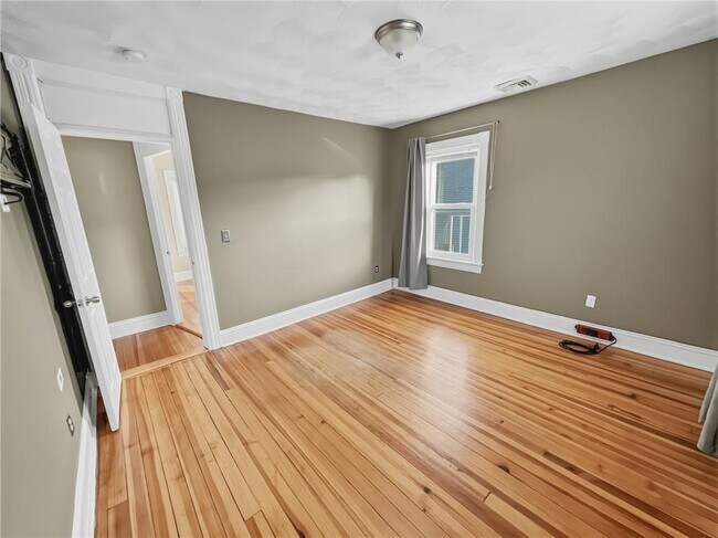 Foto del edificio - 358 Weeden St