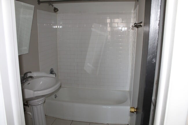 Building Photo - 1051 Hunter Ave