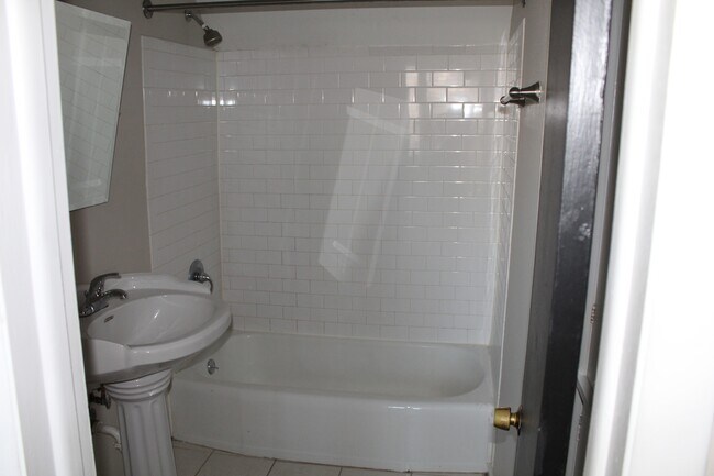 Foto del edificio - 1051 Hunter Ave