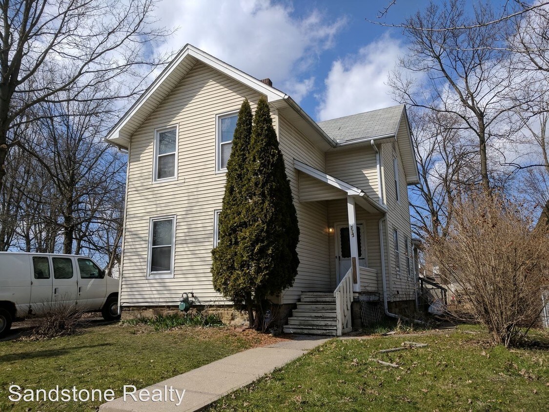 Primary Photo - 3 br, 1 bath House - 213 Gates Ave