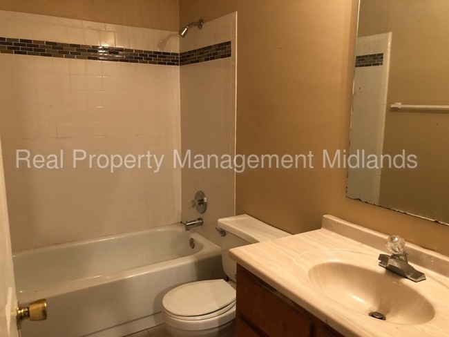Building Photo - 1100 Skyland Dr