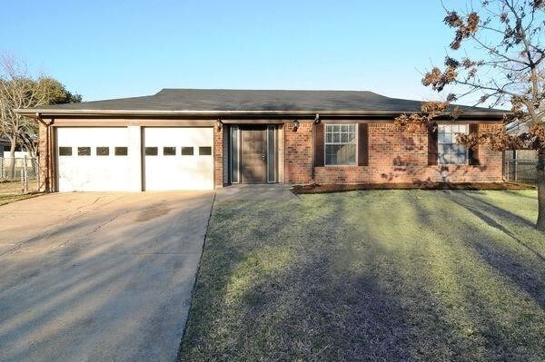 909 Kerry St Benbrook Tx 76126 House For Rent In Benbrook Tx Apartments Com