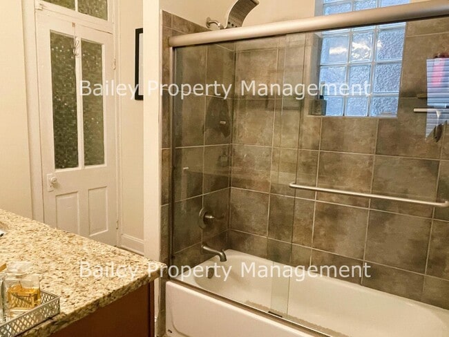 Photo - 1046 E Caldwell St House