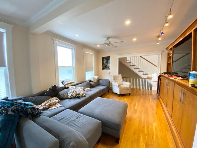 Building Photo - 27 Spring Garden St