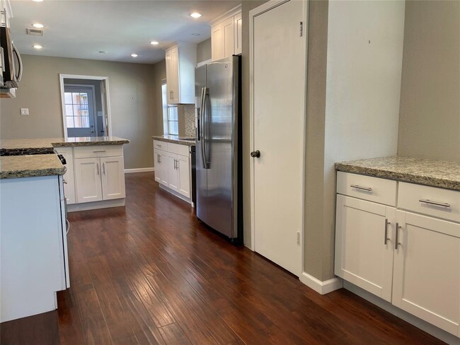 Building Photo - 919 Carlingford Ln