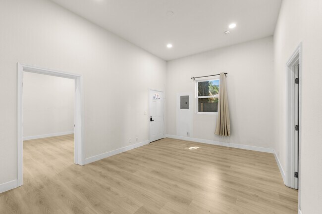 Foto del edificio - 1331-1333 S Park Ave