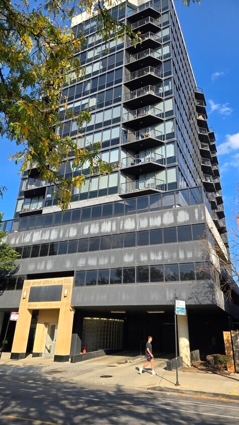 Foto principal - 1309 N Wells St