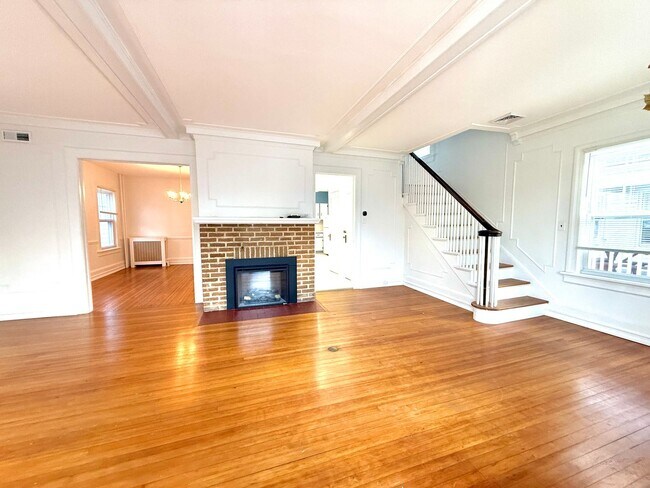 Building Photo - Timeless and Refined 3BR/2.5BA Colonial in Uptown Kingston
