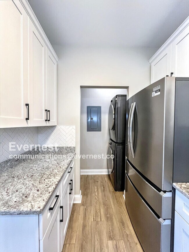 Foto del edificio - 2 Bed & 1 Bath Condo in Nashville! Coming Soon!