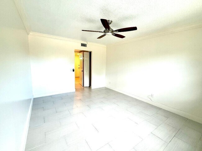 Foto del edificio - 8901 N New River Canal Rd