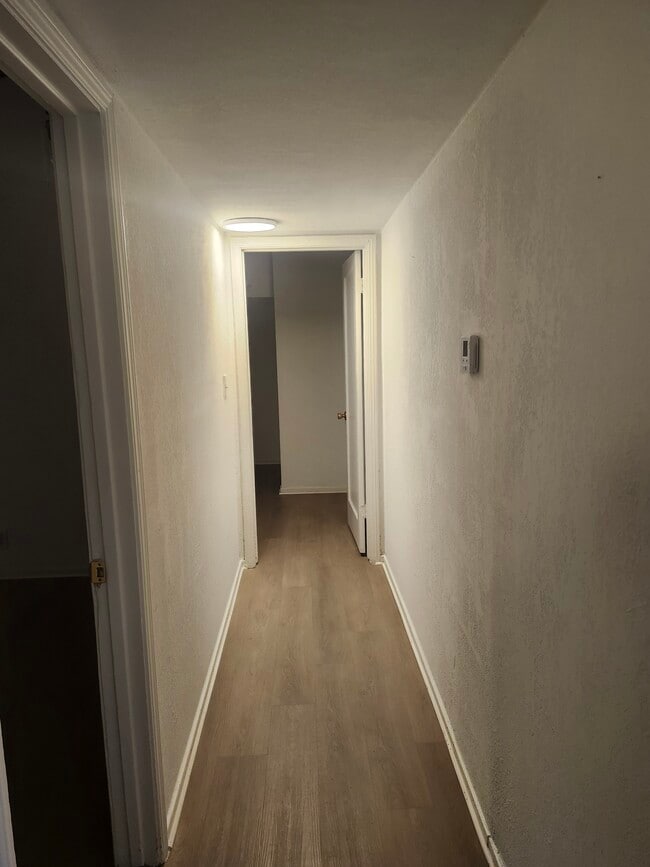 Building Photo - 1136 W Dakota Ave