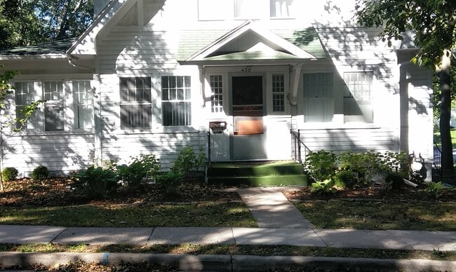 Building Photo - 439 Hillcrest Ave