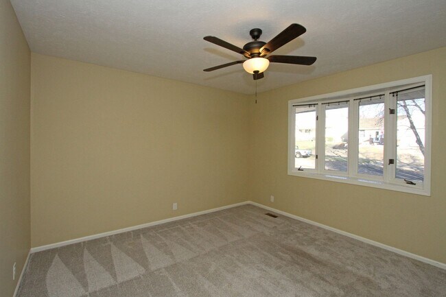 Foto del edificio - 2+ Bedroom Ranch Home with Finished Basement, Fenced Yard & Garage- Close to I-80