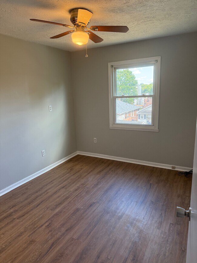 522-3 Dormitorio 2 - 500 Euclid Avenue
