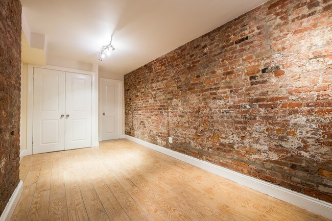 Foto del edificio - 339 E 12th St