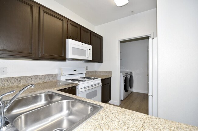 Foto del edificio - Next To Durango Casino | Gated Community | Laminate Floors | Community Fitness