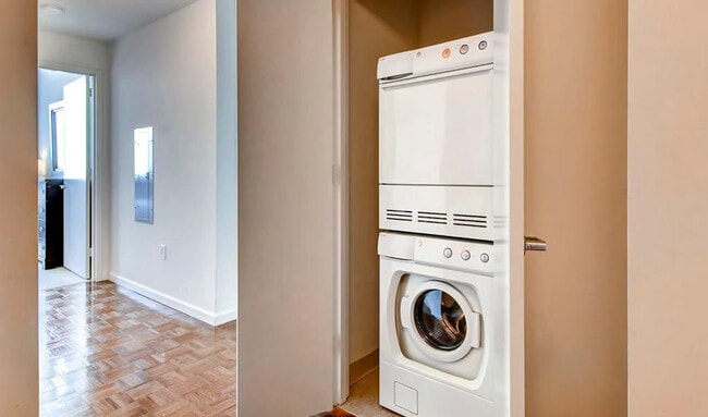 Foto del edificio - 48 Washington Blvd