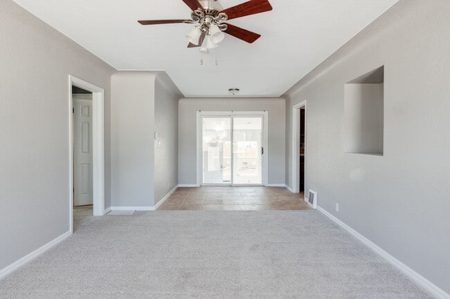 Photo - $0 DEPOSIT OPTION. 3BED/1BATH WITH ONE CAR... Townhome