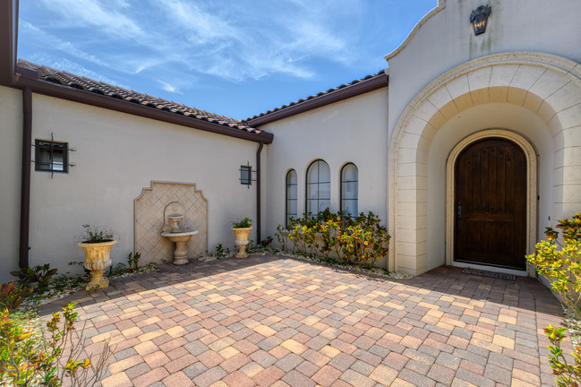 Building Photo - 7648 Pointe Venezia Dr