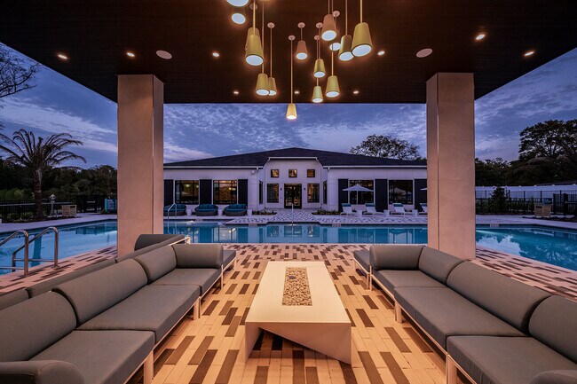 Building Photo - Lyria