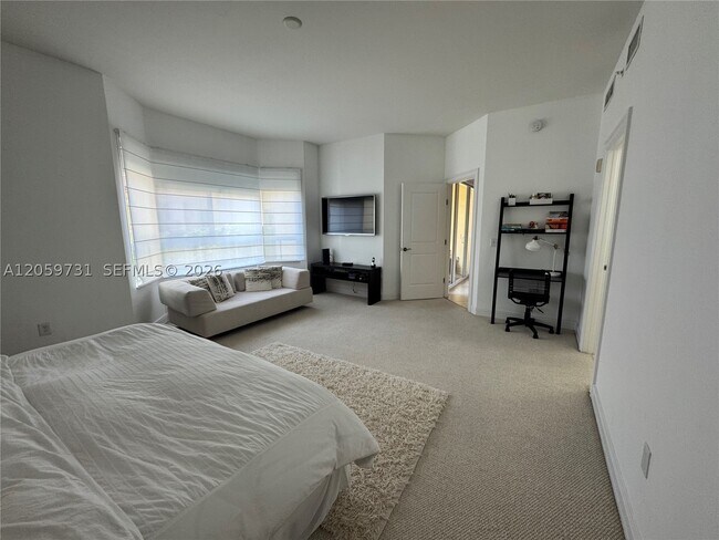 Foto del edificio - 16100 Emerald Estates Dr