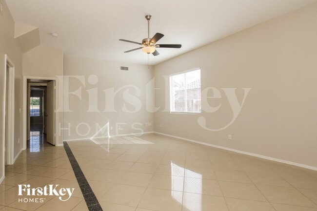 Foto del edificio - 15954 N Naegel Dr