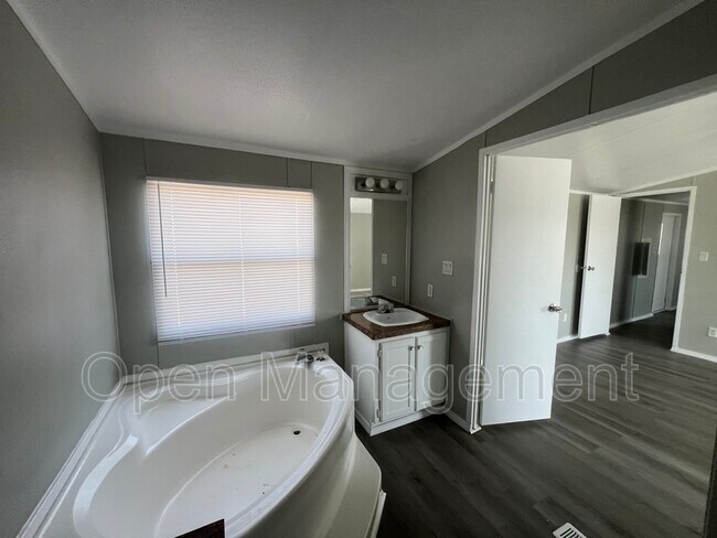 Foto del edificio - 3080 Suttle St