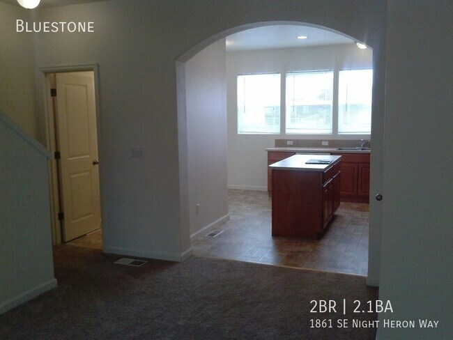 Foto del edificio - Spacious 2bed/2.5bath townhome, Coming Soon!