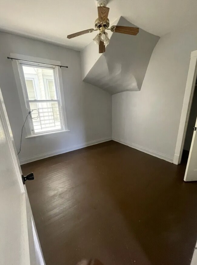 Building Photo - Spacious 2BR Apartment in Roseland – Off-S...
