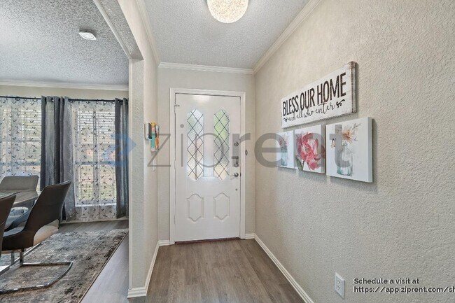 Building Photo - 2108 Winona Dr