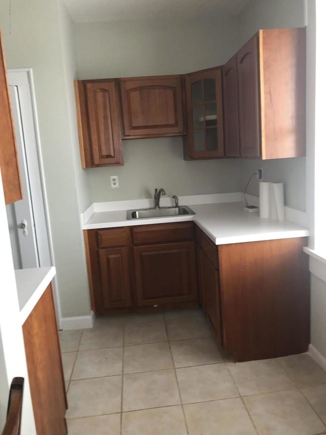 Building Photo - 1 Roseld Ave