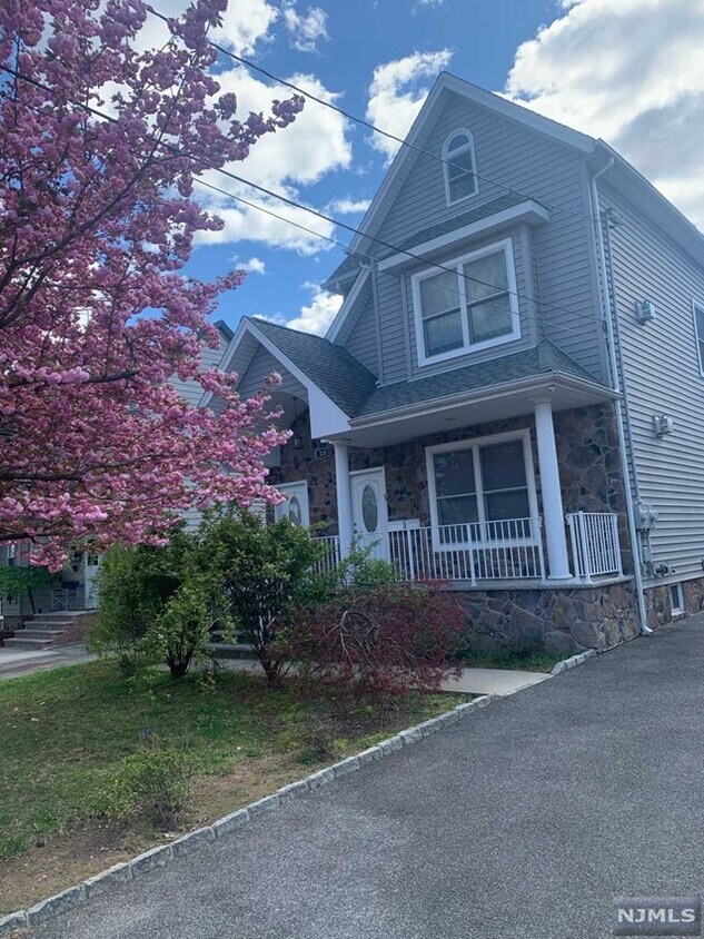 Primary Photo - 320 Harrison Ave