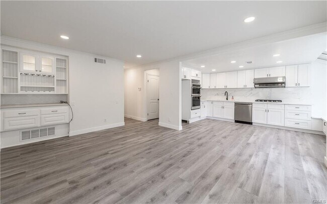 Building Photo - 27 Eden