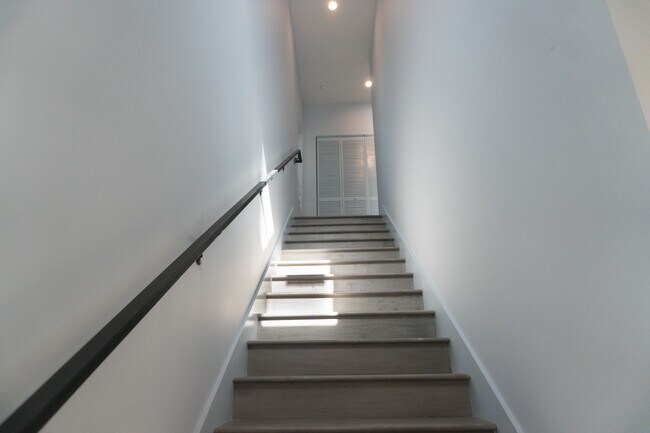 Foto del edificio - 6850 Encino Ave