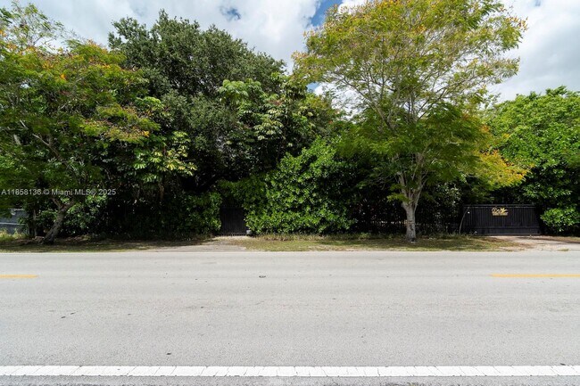 Foto del edificio - 14000 N Miami Ave