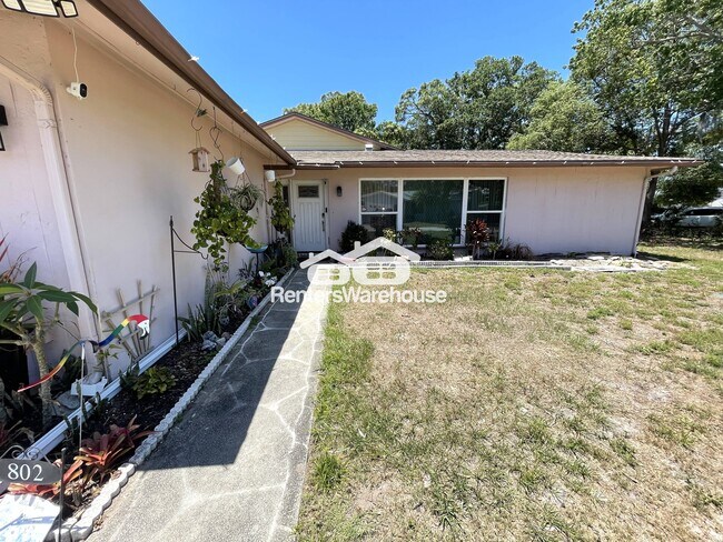 Building Photo - 802 Embassy Rd
