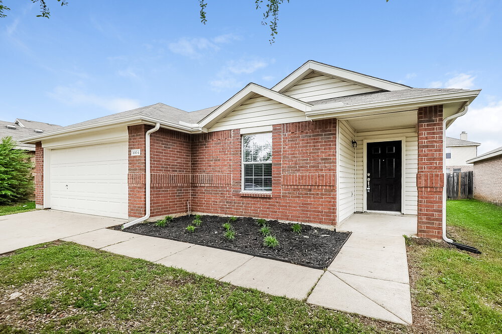 Primary Photo - 1104 W Cottonwood Dr
