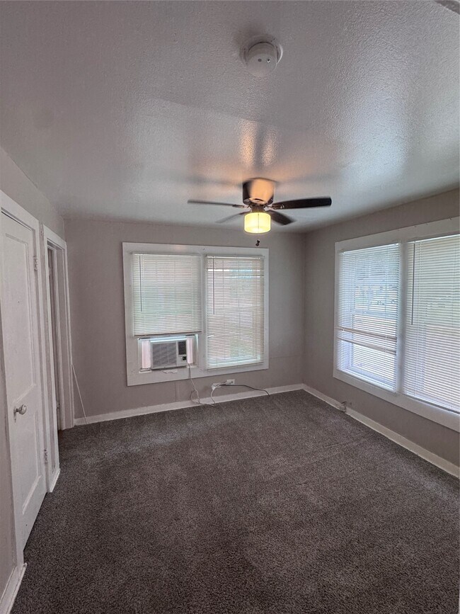 Foto del edificio - 2613 Nettleton St