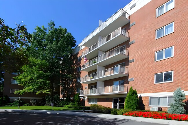 Building Photo - Towers of Colonie