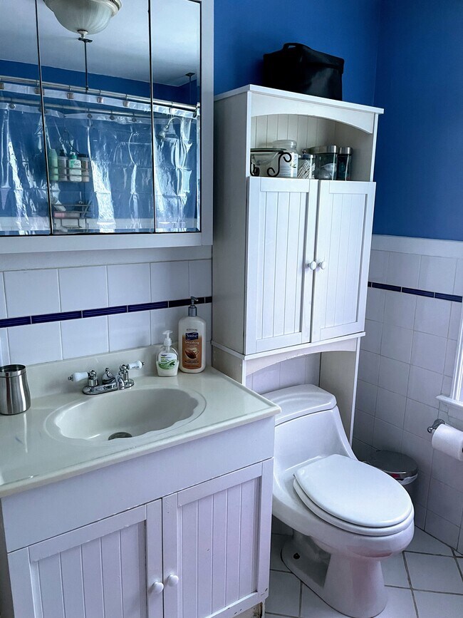 Baño - 133 W Rock Ave