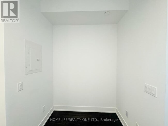 Building Photo - 308 Jarvis St